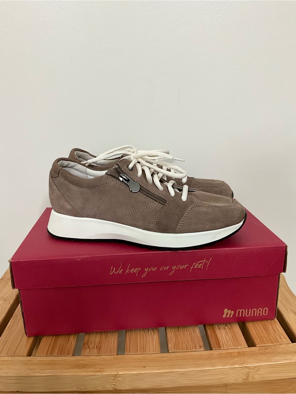 Munro Sutton Women’s 8 M Almond Suede Leather Sneakers Side Zip Comfort Shoes
